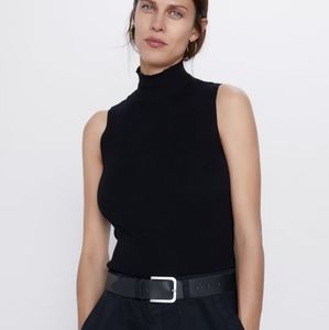 TURTLENECK KNIT TOP